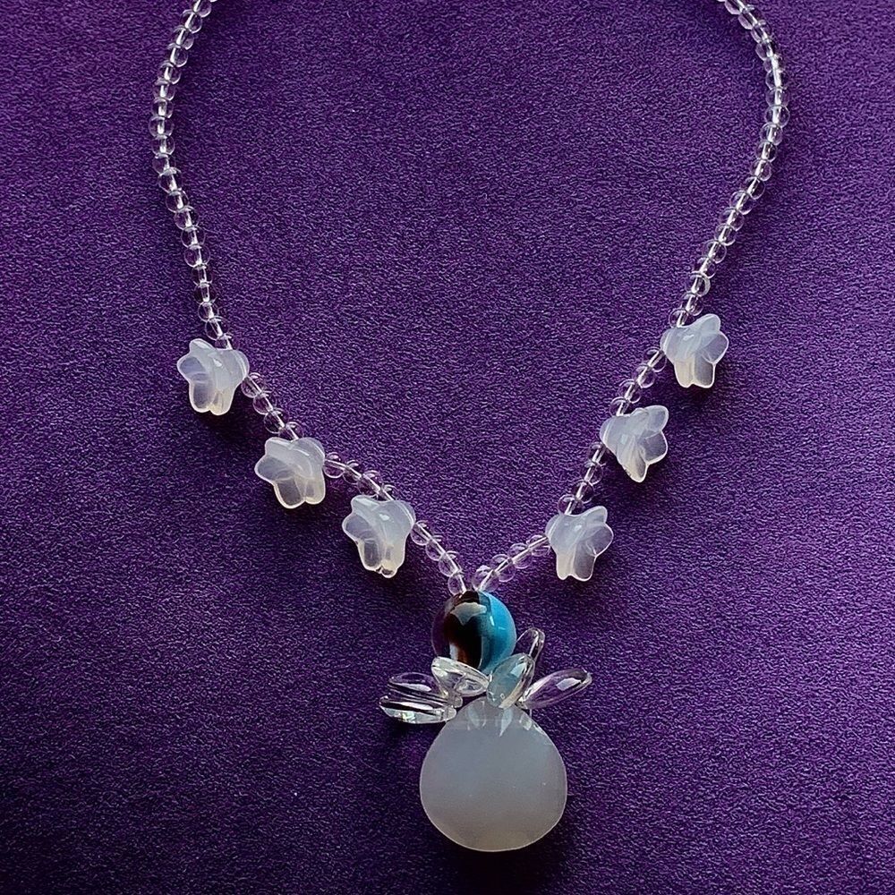 Vtg glass floral opalescent necklace white Czech